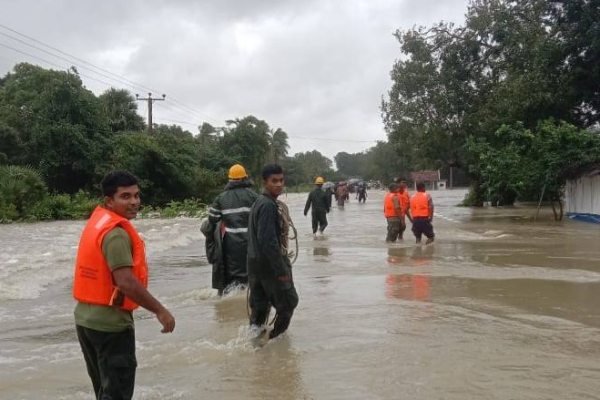 கிளிநொச்சி - இரணைமடு குளத்தின் அனைத்து வான் கதவுகளும் திறப்பு | Kilinochchi Affected Flood கிளிநொச்சி - இரணைமடு குளத்தின் அனைத்து வான் கதவுகளும் திறப்பு | Kilinochchi Affected Flood