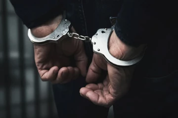 தொடர்மாடி குடியிருப்பில் 22 வயதான இளைஞன் ஒருவன் கைது