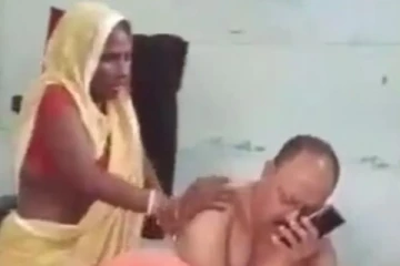 புகார் கொடுக்கவந்த பெண்ணை மசாஜ் செய்யவைத்த பொலிஸ்!