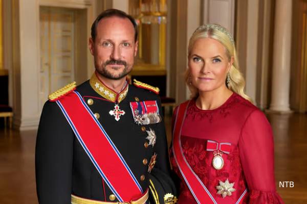 துஸ்பிரயோக வழக்கில் சிக்கிய மகன்... எப்ஸ்டீனுடன் நெருக்கமான தொடர்பில் இருந்த பட்டத்து இளவரசி | Crown Princess Contact With Epstein