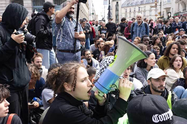 கலவர பூமியான பிரான்ஸ்; நூற்றுக்கணக்கானோர் கைது | Hundreds Arrested Violent Pension Reforms France