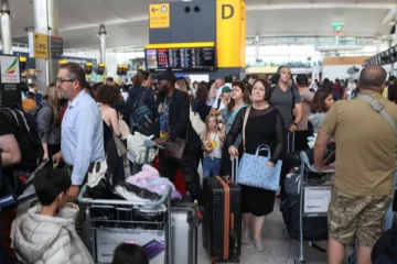 சைபர் தாக்குதலால் ஐரோப்பா முழுவதும் விமான நிலையங்கள் பாதிப்பு; பயணிகள் பெரும் அவதி