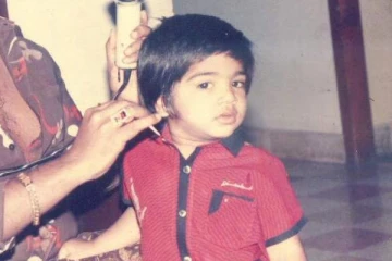 இந்த புகைப்படத்தில் இருக்கும் ஸ்டார் ஹீரோ யார் தெரியுமா.. இதோ பாருங்க