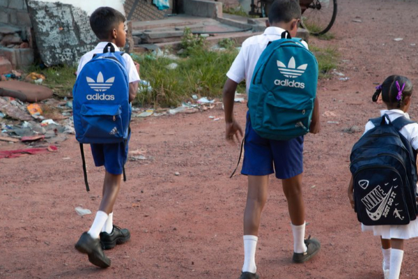 அரச பாடசாலை மாணவர்கள் தொடர்பில் அதிர்ச்சி தகவல்.. பெற்றோர்கள் அவதானம்! | Sri Lankan Government School Students Cheap Snacks