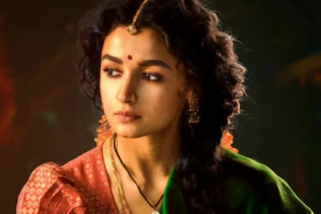 ஆலியா பட் முதல் படத்திலேயே இவ்வளவு சம்பளம் வாங்கினாரா..  வாரிசு நடிகை என்பதால் இப்படியா?