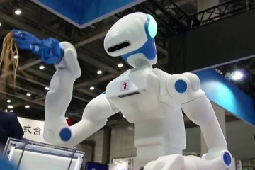 ஜப்பான் உணவு உற்பத்தி தொழிற்சாலையில் பணியாற்றும் ரோபோ