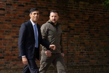 உக்ரைனுக்கு ஆயுதங்கள் வழங்க உறுதியளித்துள்ள பிரித்தானியா: ரஷ்யா எச்சரிக்கை