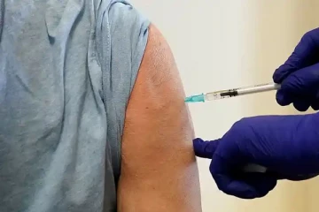 Omicron பரவல்: 30 வயது மேற்பட்டவர்களுக்கு பிரித்தானியாவில் பூஸ்டர் தடுப்பூசி