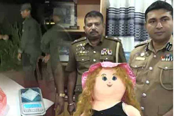 பொம்மைக்குள் மறைத்து சூட்சுமமாக கடத்தப்பட்ட போதைப்பொருள் | Drug Smuggling Hidden Inside A Toy Women Arrest