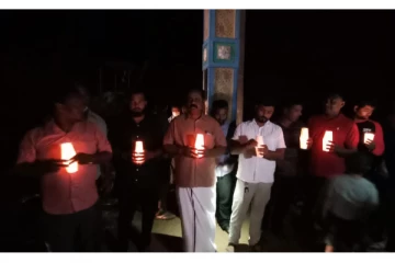 யாழில் மின்சார தடைக்கு எதிராக இருளில் போராட்டம் (VIDEO)