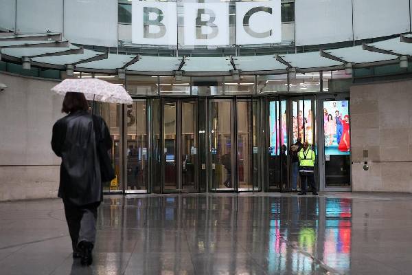 5 பில்லியன் டொலர்... BBC-க்கு எதிராக பிடிவாதம் காட்டும் ட்ரம்ப் | Trump Sue Bbc For 5 Billion 5 பில்லியன் டொலர்... BBC-க்கு எதிராக பிடிவாதம் காட்டும் ட்ரம்ப் | Trump Sue Bbc For 5 Billion