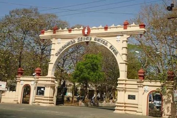 சேலத்தில் பயங்கரம் : நீதிபதியை கத்தியால் குத்தி கொல்ல முயற்சி