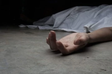 නිවසක තාප්පයක් කඩා වැටෙයි - පුද්ගලයෙක් ජිවිතක්ෂයට පත් වූ සංවේදී සිදුවීමක්..