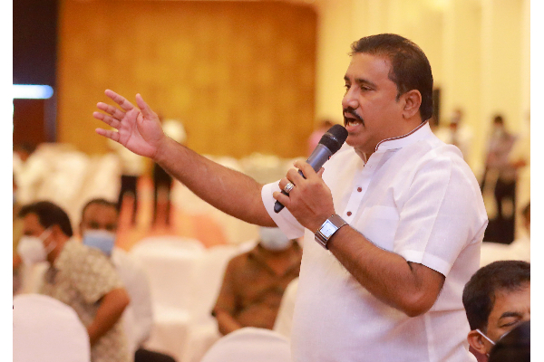 நாட்டை காப்பாற்ற  மகிந்த ராஜபக்ச தொடர்ந்தும் பிரதமராக கடமையாற்றுவது அத்தியாவசியமானது : மாகாண சபை உறுப்பினர்கள் | Mahinda Rajapaksa Save The Country