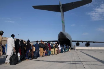 காபூலில் சிக்கியவர்களின் துயரத்தை விலை பேசும் அமெரிக்க நிறுவனம்: வெளிவரும் அதிர்ச்சி தகவல்