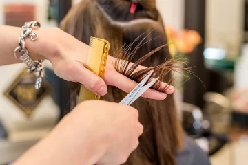 அழகு நிலையம் சென்ற பெண்ணுக்கு காத்திருந்த அதிர்ச்சி; பெண்களே அவதானம்