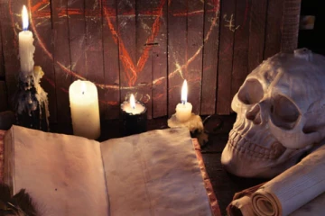 ஆண் குழந்தைக்காக மனைவியை நிர்வாணப்படுத்தி பூஜை - சிக்கிய கணவர் குடும்பம்