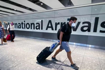 பிரித்தானியாவின் சிவப்பு பட்டியலில் சேர்க்கப்பட உள்ள வெளிநாடுகள் குறித்த முக்கிய தகவல்  கசிந்தது