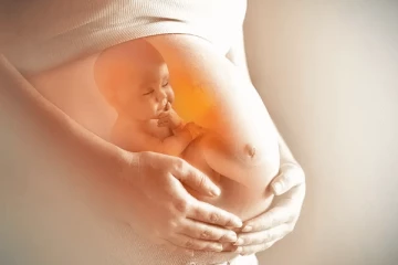 கழிவறையில் பிறந்த சிசு; குழந்தையை தூக்கி வீசிய தாய்