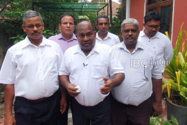 ஆசிரிய இடமாற்றத்தை தடை செய்யக் கோரிய வழக்கு - சட்டத்தரணி இல்லாததால் ஒத்திவைப்பு | Ministry Of Education Govt Teachers Transfer