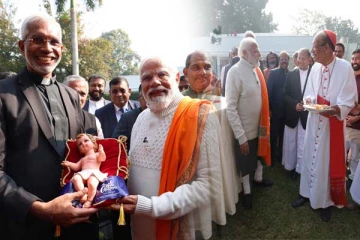 வீட்டில் கிறிஸ்துமஸ் கொண்டாடிய இந்திய பிரதமர் - வைரலாகும் புகைப்படங்கள்