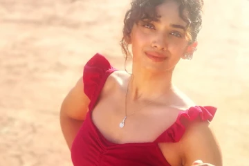 நடிகை சான்வே மேக்னா கிளாமர் போட்டோஷூட்