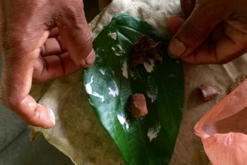 வெற்றிலை மென்றவருக்கு எதிராக சட்ட நடவடிக்கை