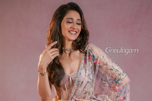 பாலிவுட்டில் மிக மோசமாக நடத்தினார்கள்.. நடிகை ரெஜினா அதிர்ச்சி புகார் | Regina Cassandra Face Bad Treatment In Bollywood