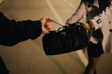 கொழும்பில் அமெரிக்க தூதரக அதிகாரியின் கைப்பை கொள்ளையடிப்பு