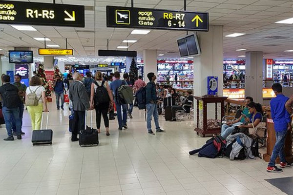 கட்டுநாயக்க விமான நிலையத்தில் ஏற்பட்ட பதற்றம் | Chaos At Bandaranaike International Airport