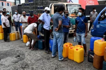 பெட்ரோல் - டீசல் தட்டுப்பாடு - மூடப்பட்ட பெட்ரோல் பங்க்குகள்.. மக்கள் அவதி!