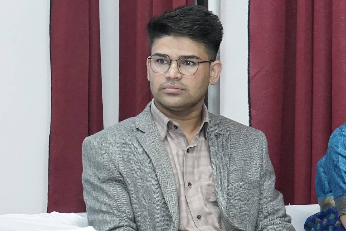 பறக்கும் மின்சார வாகனத்தை உருவாக்கிய இந்தியர்; பொறியியல் பட்டம் கூட இல்லை | Uttarakhand Man Built Electric Flying Car பறக்கும் மின்சார வாகனத்தை உருவாக்கிய இந்தியர்; பொறியியல் பட்டம் கூட இல்லை | Uttarakhand Man Built Electric Flying Car