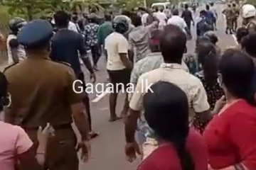 ගමක් එකතුවී පෙම් යුවලකට අමානුෂික ලෙස පහරදෙයි.. පෙම්වතා මරුට. පෙම්වතියට සිදුවූ දේ.(PHOTOS)