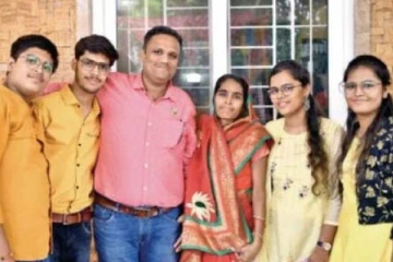 பல கோடிகள் பணத்தை துச்சமாக எண்ணி துறந்து யாசகம் பெற்று வாழும் கோடீஸ்வர குடும்பம்! காரணம் இதுதான்