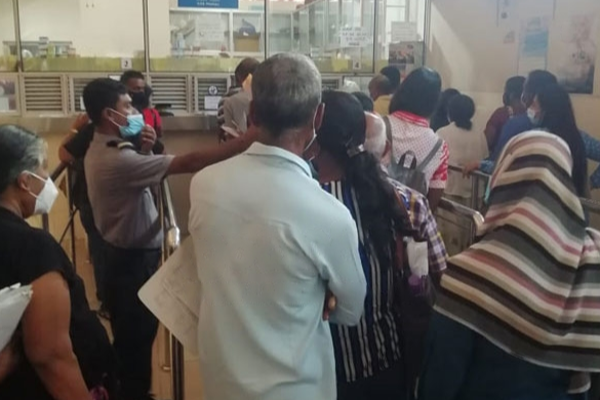 திடீரென மூடப்பட்ட வைத்தியசாலையின் மருந்து வழங்கும் பகுதிகள் - சிரமத்திற்குள்ளான நோயாளிகள் | Suddenly Closed Abeksa Hospital Dispensing Counter