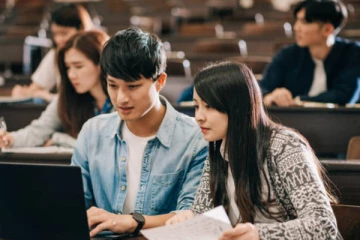 சீன கல்லூரிகளில் காதல் பாடங்கள் நடத்த அரசாங்கம் அறிவுறுத்து!