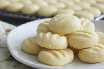 අමුද්‍රව්‍ය 3කින් ගෙදරදීම හදාගන්න පුළුවන් රස බිස්කට් Recipe එකක්.