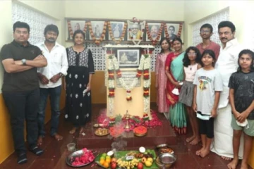 தந்தை கருணாநிதியின் சொந்த வீட்டுக்கு குடும்பத்துடன் சென்ற முதல்வர் மு.க.ஸ்டாலின்!