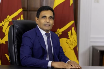 ආරක්ෂක ඇමති ආනන්ද විජේපාල ලෝක නඩුවක් - ධුරයේ ඉන්න සුදුසු නැතැයි චෝදනාවට ශ්‍රේෂ්ඨාධිකරණය නියෝග