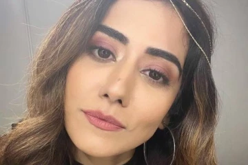 நல்லா தானா இருந்தாங்க? இப்படியொரு போட்டோஷூட்டில் அரபிக்குத்து பாடகி ஜோனிதா..