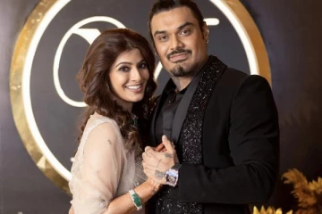 ஹனிமூன் போட்டோவை வெளியிட்ட வரலக்ஷ்மி சரத்குமார்! எங்கே இருக்கிறார்கள் பாருங்க