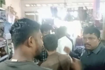 நினைவேந்தலுக்குச் சென்ற பேருந்தில் சி.ஐ.டி - மடக்கிப் பிடித்ததால் முறுகல் நிலை (படங்கள்)