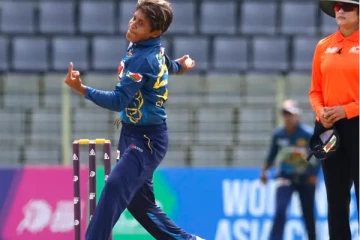 වාර්තා අතරට එක් වෙමින් මල්ෂාගෙන් ලකුණු 2කට කඩුලු 4ක්