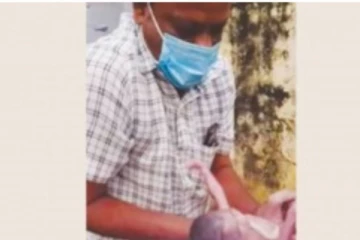 சாக்கு பையில் கேட்ட அழுகுரல்: திறந்து பார்த்த அதிகாரிகளுக்கு காத்திருந்த அதிர்ச்சி