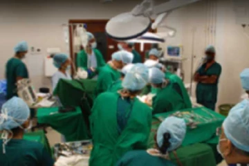 நபரின் கழுத்தை ஊடறுத்த சென்ற கூரிய தடி; வவுனியா வைத்தியசாலை சாதனை