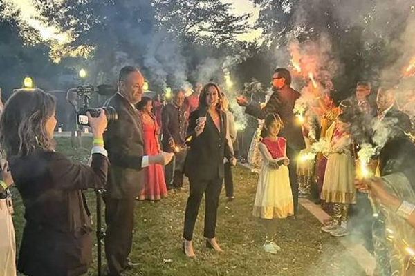அரச இல்லத்தில் கோலாகலமாக தீபாவளி பண்டிகையை கொண்டாடிய கமலா ஹாரிஸ் | Kamala Harris Celebrated Diwali Indian Origin