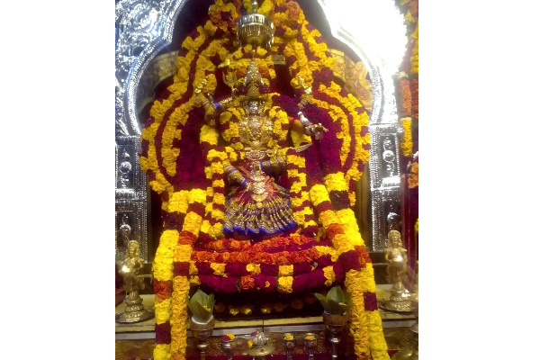 பஞ்சரதத்தில் பவனி வந்து பக்தர்களுக்கு காட்சியளித்த மாத்தளை முத்துமாரி அம்மன்!(Photos) | Pancharat Of Mathala Muthumari Amman