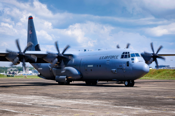 யாழ் விமான நிலையத்தில் தரையிறங்கிய அமெரிக்க விமானம்! | Us Plane Lands At Jaffna Airport With Relief