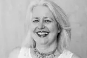 வயதானவர் என கேலி செய்த நிறுவனத்திடம் பெருந்தொகை இழப்பீடு பெற்ற பெண்