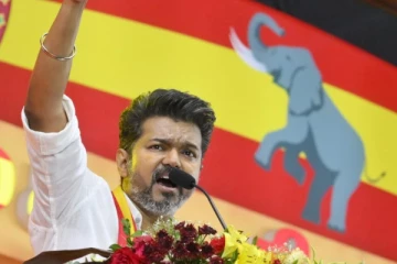 மக்கள் வெகுகாலம் வேடிக்கை பார்க்க மாட்டார்கள் - விஜய் ஆவேசம்